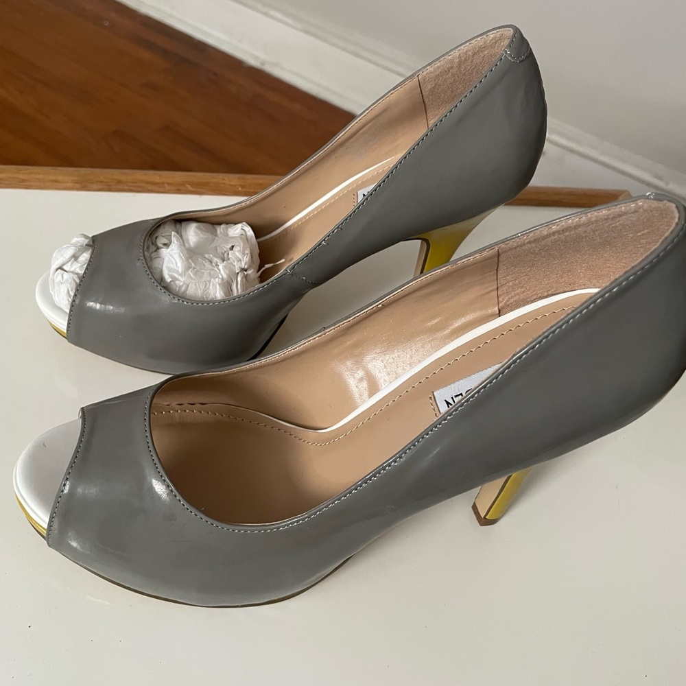 Steve Madden peep-toe multi colored shoes
